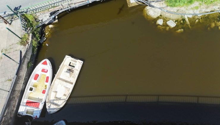 Menekşe Deresi’nin rengi değişti – Son Dakika Haberleri