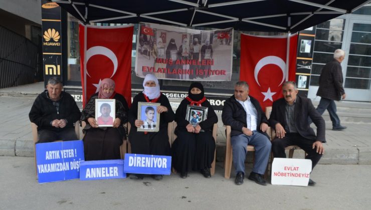 Muşlu aileler evlat nöbetini sürdürdü