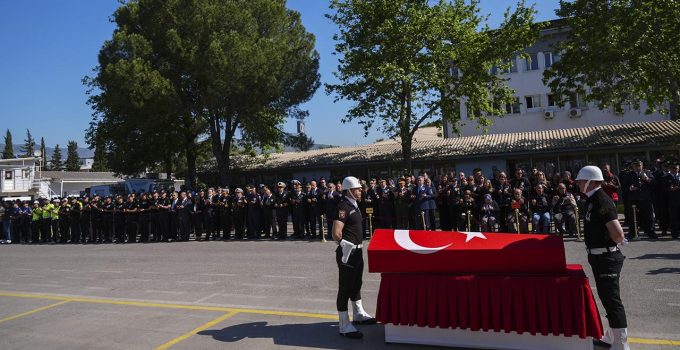 Trafik kazasında şehit olan polis Serkan Hızlı için tören düzenlendi