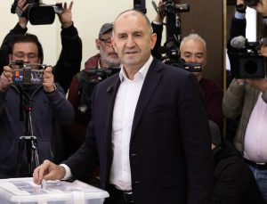 Bulgaristan’da eski Cumhurbaşkanı Radev, genel seçimi birinci tamamladı