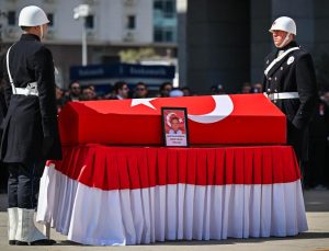 İstanbul’da kazada şehit olan polisimiz için tören düzenlendi