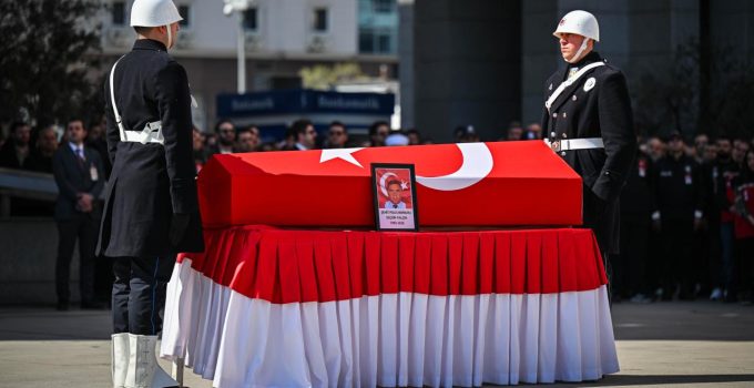 İstanbul’da kazada şehit olan polisimiz için tören düzenlendi
