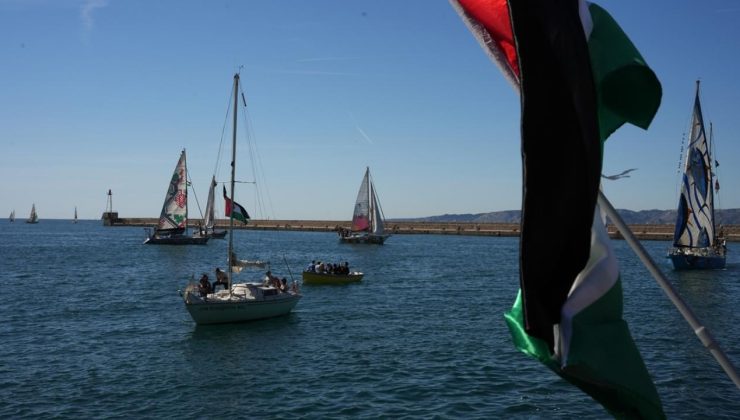 Global Sumud Filosu, soykırımcı İsrail savaş gemilerince abluka altına alındı