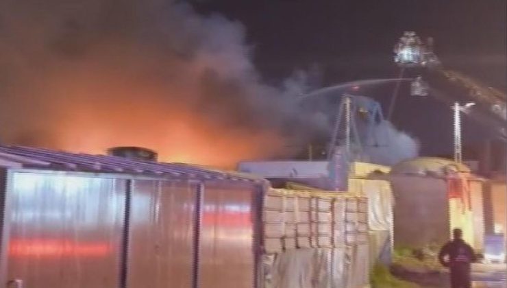 Tuzla’da kumaş fabrikasındaki yangın söndürüldü
