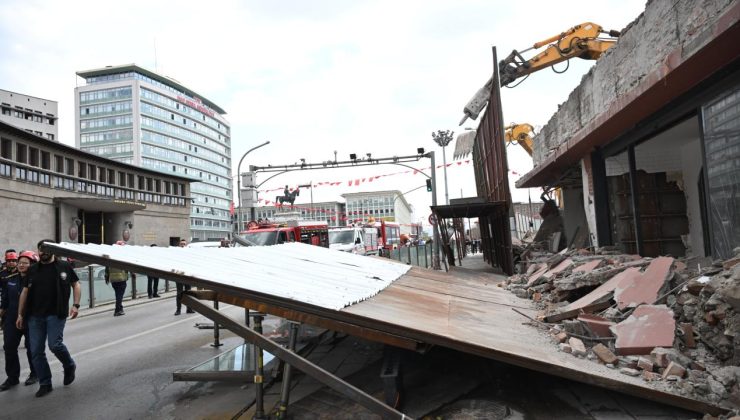 Ankara’da bir binanın platformu çöktü