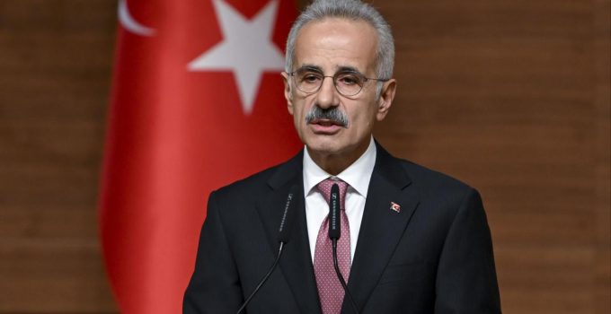Bakan Uraloğlu: Türkiye'de jet yakıtı problemi yok