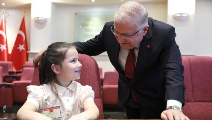 Bakan Güler, şehit ve gazi çocuklarıyla bir araya geldi