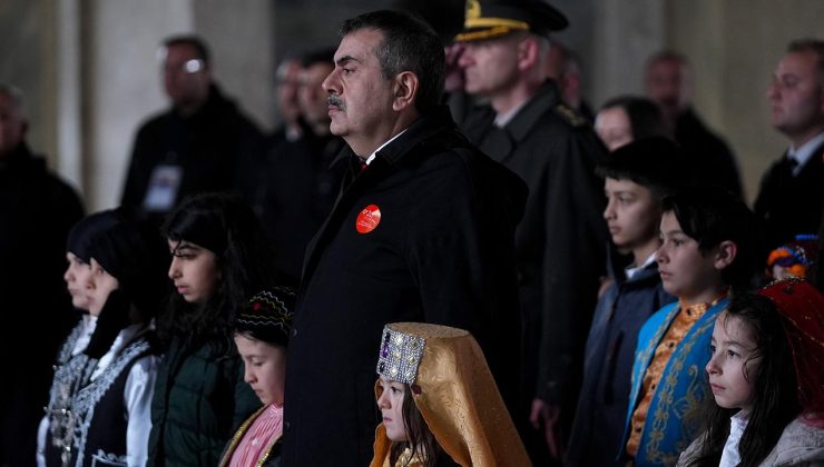 Bakan Tekin’den Anıtkabir’de 23 Nisan mesajı