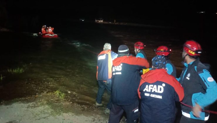 Baraj kapakları açıldı, mahsur kalan 4 kişi kurtarıldı