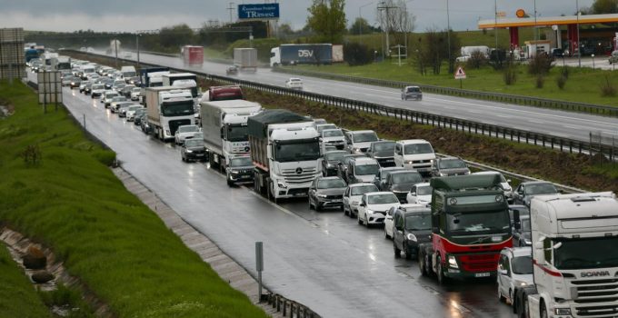 Anadolu Otoyolu’nda bayram tatili yoğunluğu sürüyor