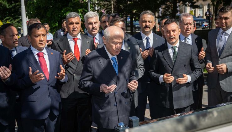 Bahçeli, Ülkücü Şehitler Anıtı’nı ziyaret etti