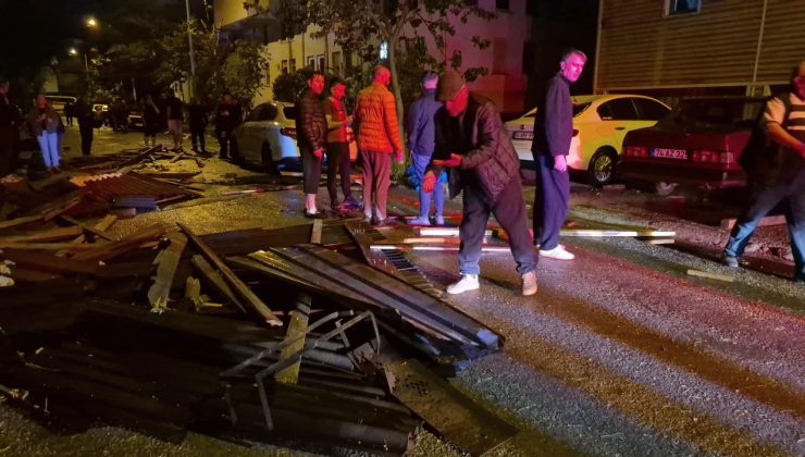 Bartın’da şiddetli fırtına: Çatı uçtu, 6 araç hasar gördü