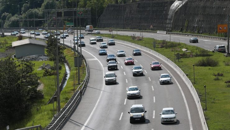 Bayram tatili öncesi otoyollarda araç yoğunluğu arttı