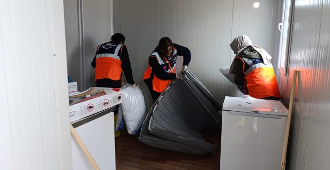 Çorum’da hortumun vurduğu köylerde konteynerler kuruldu