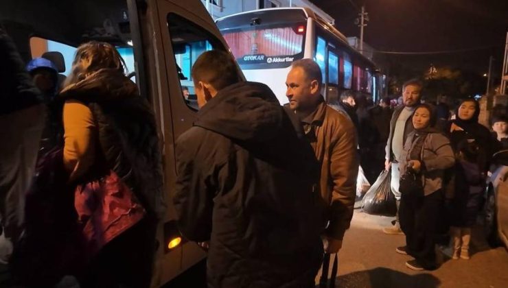 İzmir açıklarında 43 düzensiz göçmen kurtarıldı