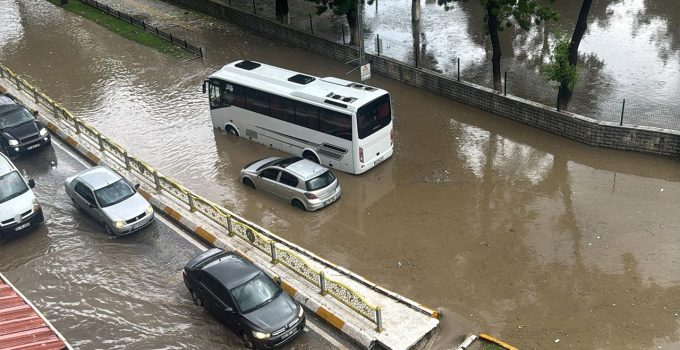 Edirne’yi dolu ve sağanak vurdu