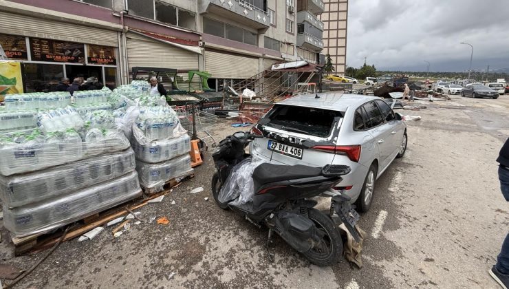 Gaziantep’te fırtınanın verdiği hasar görüntülendi