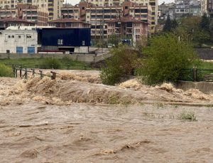 AFAD: Fırtına ve yağışlarda 2 kişi yaşamını yitirdi, 33 kişi yaralandı