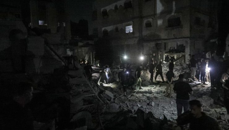 Katil İsrail, Gazze’deki 2 binayı hava saldırısıyla yıktı