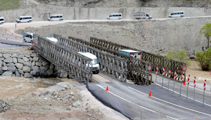 Hakkari-Van kara yolunda ikinci panel köprü trafiğe açıldı