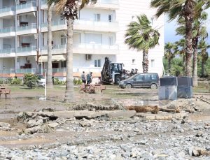 Hatay’da sağanak: Cadde ve sokaklar göle döndü