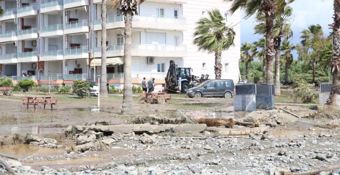 Hatay’da sağanak: Cadde ve sokaklar göle döndü
