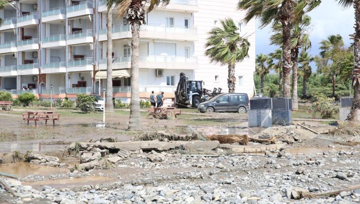 Hatay’da sağanak: Cadde ve sokaklar göle döndü