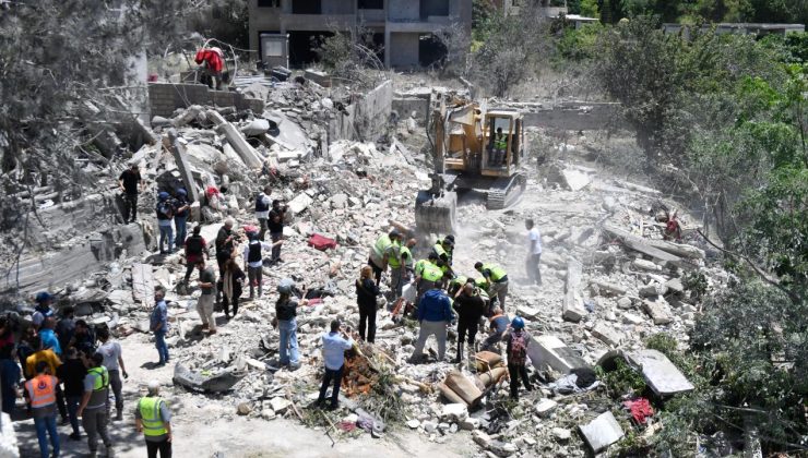 Katil İsrail’in Lübnan’a düzenlediği saldırılarda ölenlerin sayısı 3 bin 355’e yükseldi
