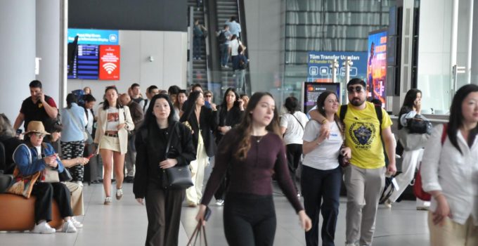 İstanbul Havalimanı’nda bayram dönüşü yoğunluğu