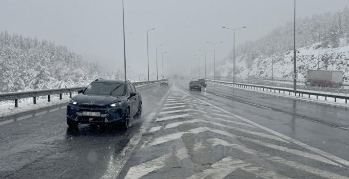 Anadolu Otoyolu’nun Ankara kesiminde kar yağışı