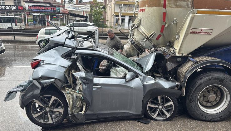 Mucizevi kurtuluş: Tır ile tanker arasında ezilen araç sürücüsü yaralı kurtuldu