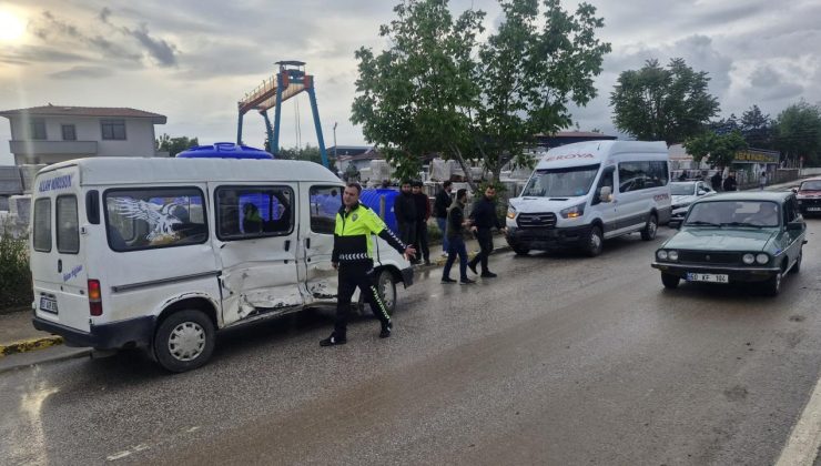 Tokat’ta iki minibüs çarpıştı: 11 yaralı