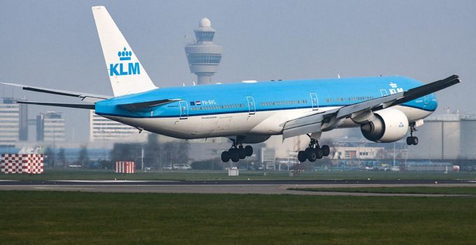 KLM kabin memuru hantavirüs şüphesiyle hastaneye kaldırıldı