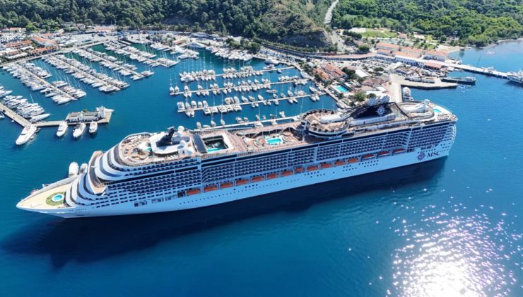 Marmaris’e kruvaziyerle 4 bine yakın turist geldi