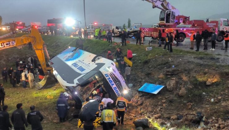 Malatya’da yolcu otobüsü şarampole devrildi: Ölü ve yaralılar var