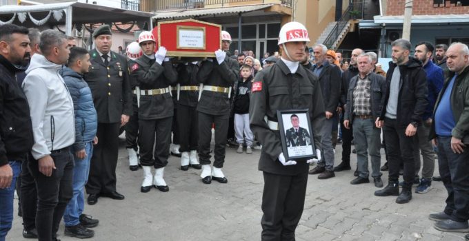Balıkesir’deki trafik kazasında hayatını kaybeden uzman çavuş son yolculuğuna uğurlandı