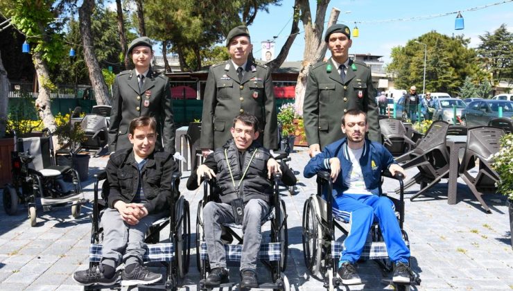 Mehmetçik, 108 tekerlekli sandalyeyi ihtiyaç sahiplerine ulaştırdı