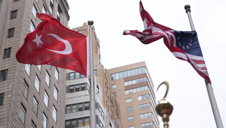New York’ta 43. Türk Günü Yürüyüşü için bayrak çekme töreni düzenlendi