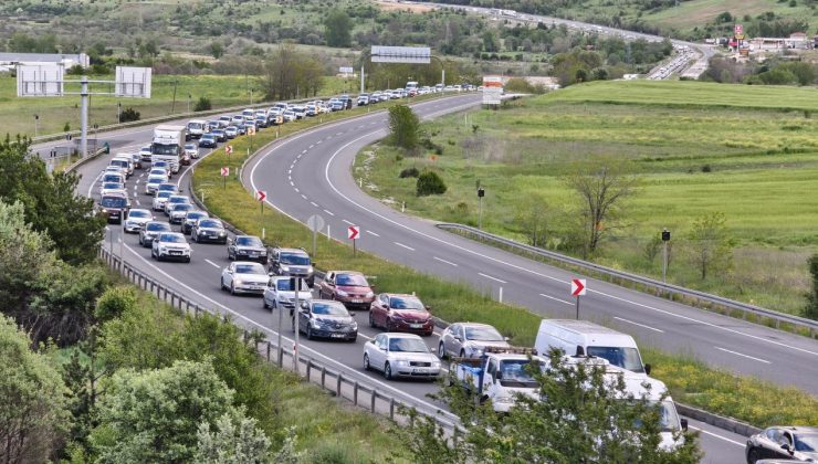 Kurban Bayramı tatili dönüşü yollarda yoğunluk artıyor