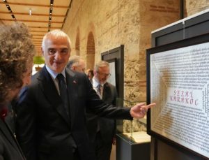 Sezai Karakoç’un ilk kez sergilenen arşivi, Rami Kütüphanesi’nde ziyarete açıldı