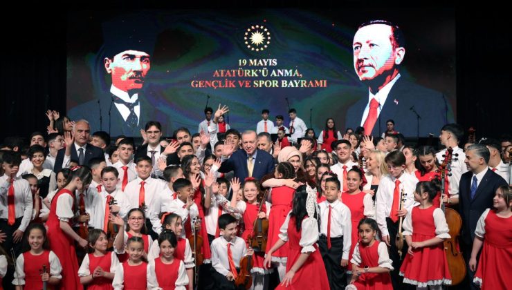 Cumhurbaşkanı Erdoğan, Cumhurbaşkanlığı Çocuk Orkestrası ve Korosu Konseri’ne katıldı