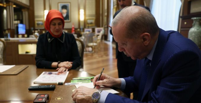 Cumhurbaşkanı Erdoğan, Türk Kızılay’a kurban bağışı yaptı