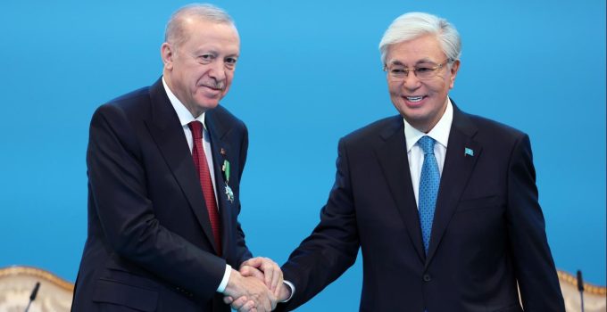 Cumhurbaşkanı Erdoğan’a Kazakistan’da devlet nişanı verildi