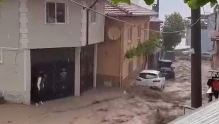 Bursa’da sağanak: Evleri su bastı, çatı çöktü