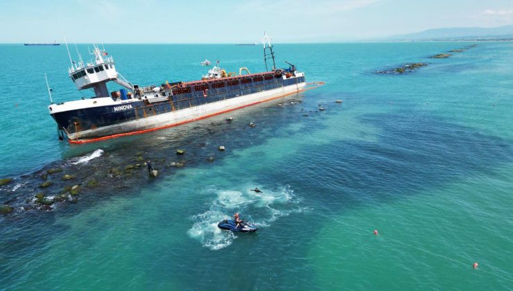 Karaya oturan geminin çevresinde denize girmek yasaklandı
