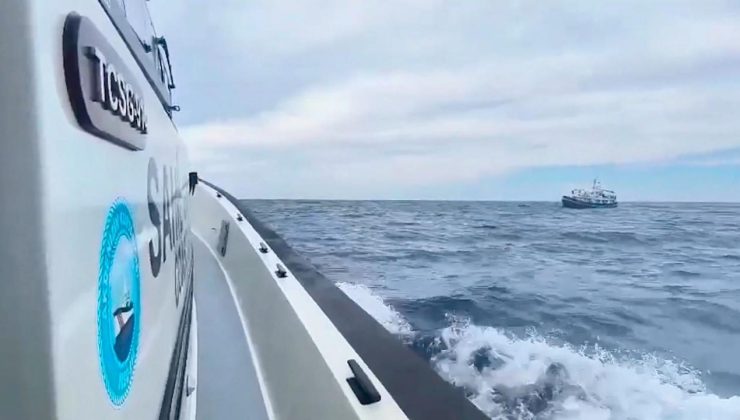 Sumud Filosu’nda arızalanan tekneyi Sahil Güvenlik kurtardı