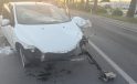 Mersin’de refüje çarpan otomobildeki 3 kişi yaralandı
