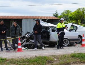 Kırıkkale’de iki otomobil çarpıştı: 1 ölü, 8 yaralı