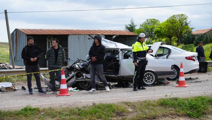 Kırıkkale’de iki otomobil çarpıştı: 1 ölü, 8 yaralı