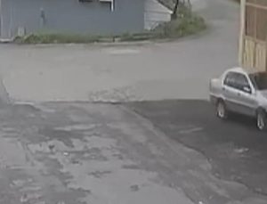 Direksiyon başında fenalaşan sürücü iş yerine çarptı